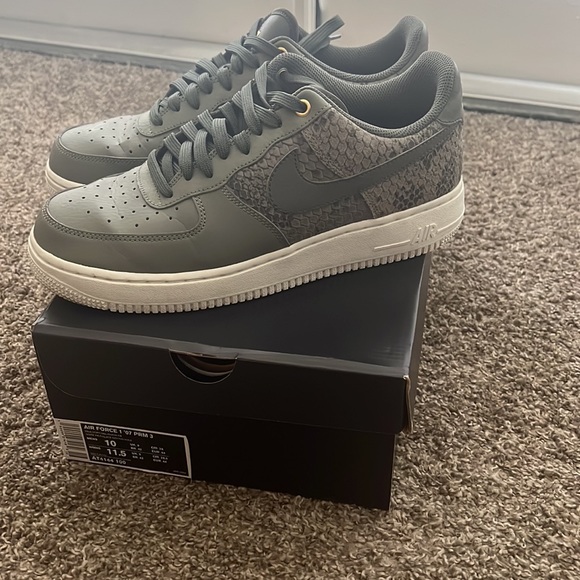 Air Force 1 - Picture 3 of 8